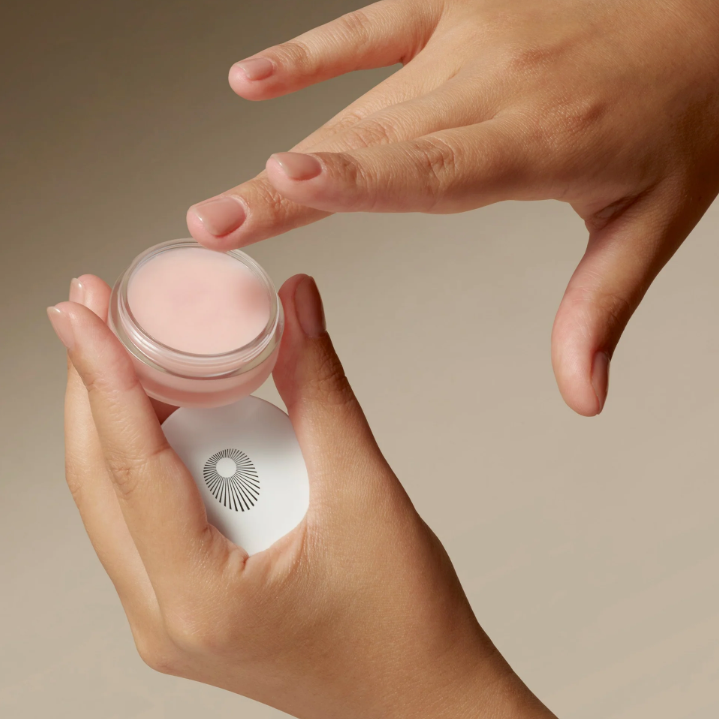 Omorovicza Perfecting Lip Balm: Plump & Hydrate - Hyaluronic Filling Spheres | Palmitoyl Oligopeptide - View 4